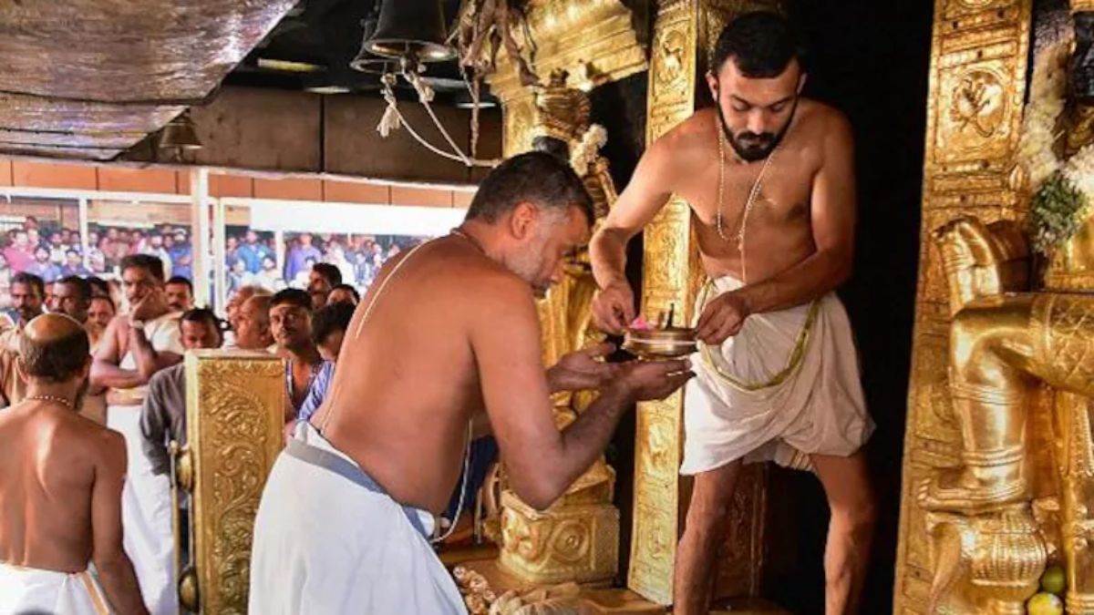 https://www.jagranimages.com/images/newimg/30012025/30_01_2025-kerala_temple_shirt_custom_23875866.jpg