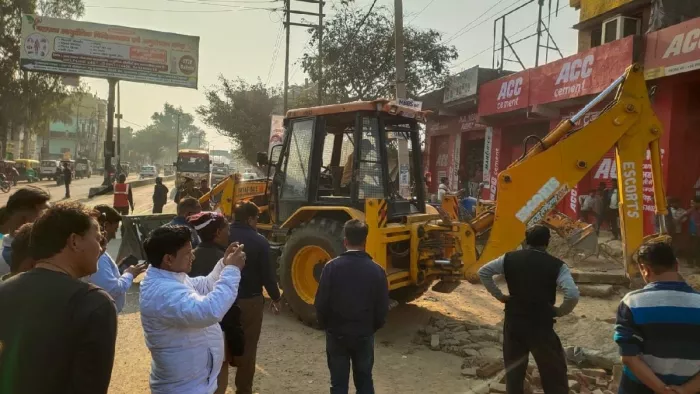 अब यूपी में यूं ही नहीं गरजेगा बुलडोजर - प्रतीकात्मक तस्वीर।