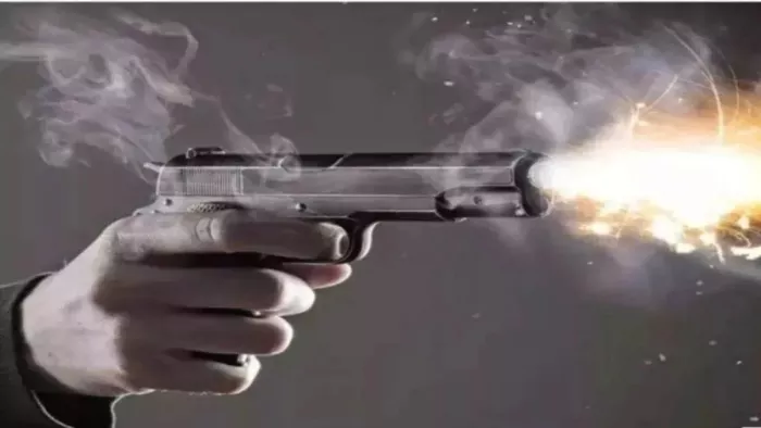 बदमाशों ने लूट के बाद एक कारोबारी को मारी गोली। (सांकेतिक फोटो)