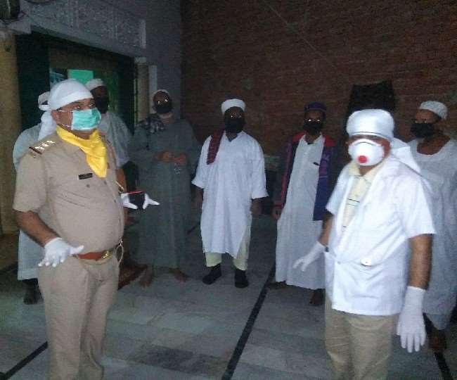 मेरठ की दो मस्जिदों में मिले 19 विदेशी मौलवी, पुलिस और स्वास्थ्य विभाग की टीम ने मारा छापा
