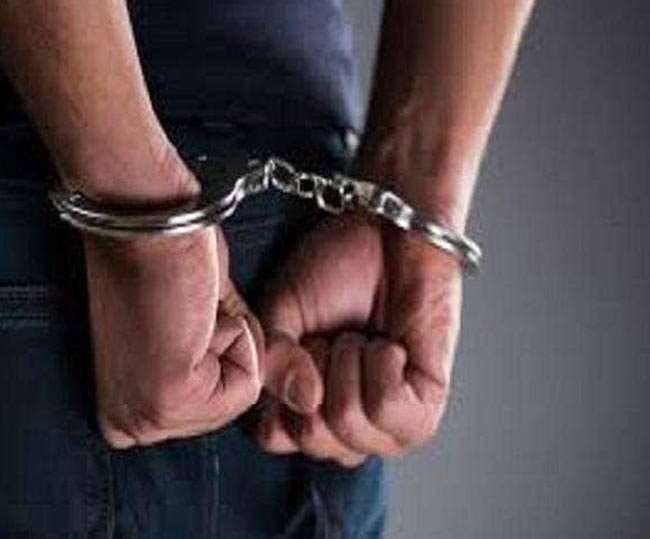 युवती के साथ सामूहिक दुष्कर्म में चार आरोपी गिरफ्तार (प्रतीकात्मक तस्वीर)