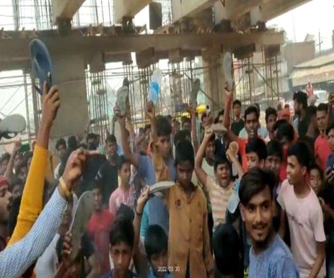 https://www.jagranimages.com/images/newimg/30032022/30_03_2022-protest_22583539.jpg