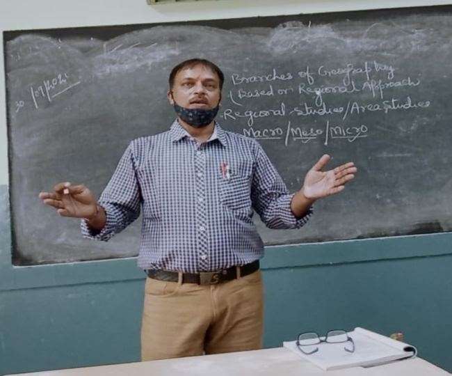 गणित और विज्ञान विषय में नियमित टीजीटी शिक्षकों के सात हजार से अधिक पद खाली।