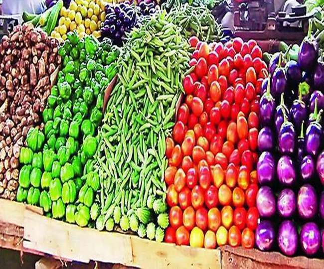 Noida News महंगाई का एक और झटका, बढ़ गए फलों और सब्जियों के दाम