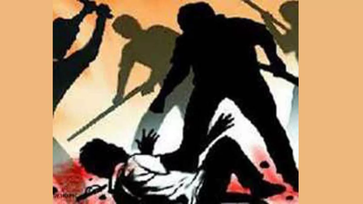 Hapur Crime: खाना खाने के लिए ऑफिस से घर जा रहा था युवक, 14 बदमाशों किया हमला; जान से मारने की भी दी धमकी