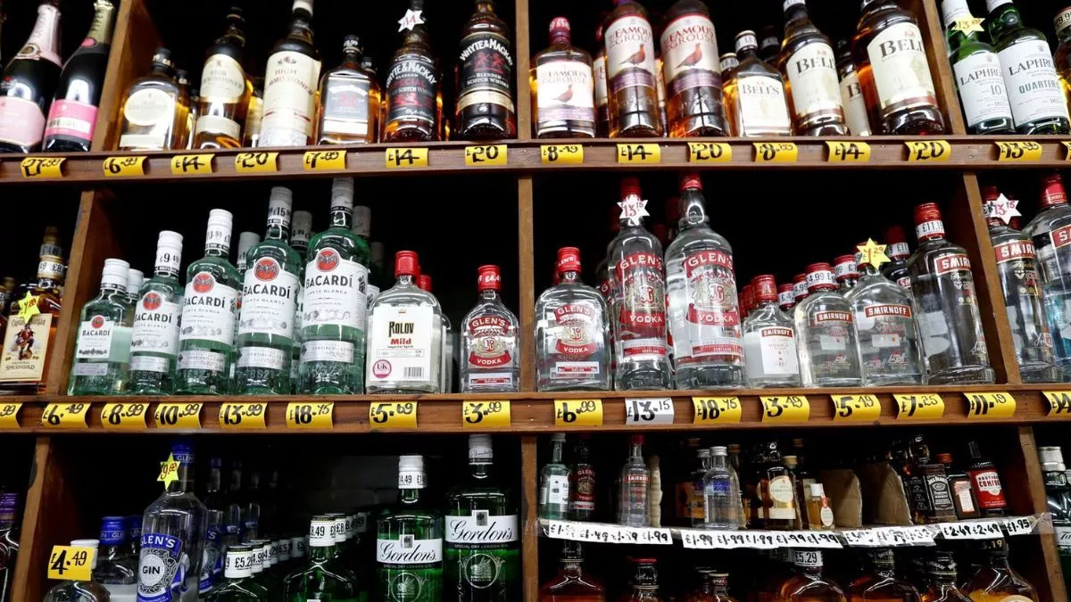 Liquor Price Hike in UP: यूपी में 1 अप्रैल से महंगा हो जाएगा शराब व बीयर का सेवन, जानें कितने बढ़ेंगे दाम