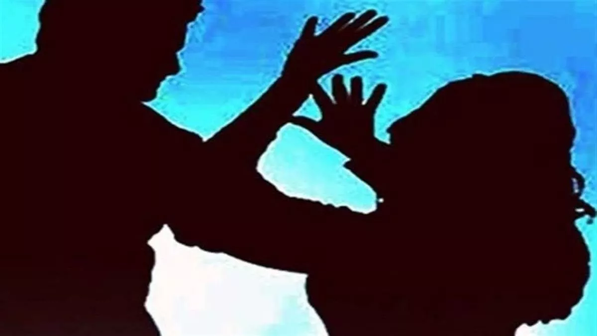 Jharkhand Crime: धनबाद में 70 साल वृद्ध महिला के साथ पूर्व मकान मालिक ने किया दुष्कर्म, आरोपी फरार