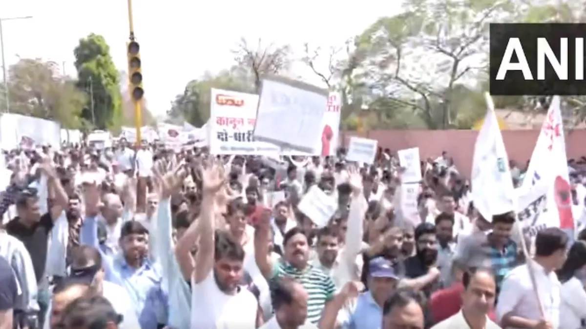 https://www.jagranimages.com/images/newimg/30032023/30_03_2023-rajasthan_doctor_protest_23371607.jpg