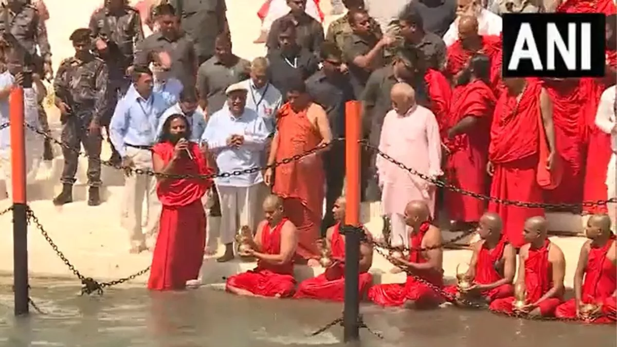 बाबा रामदेव ने हरिद्वार में शुरू किया संन्यास दीक्षा कार्यक्रम, संघ प्रमुख मोहन भागवत भी रहे मौजूद