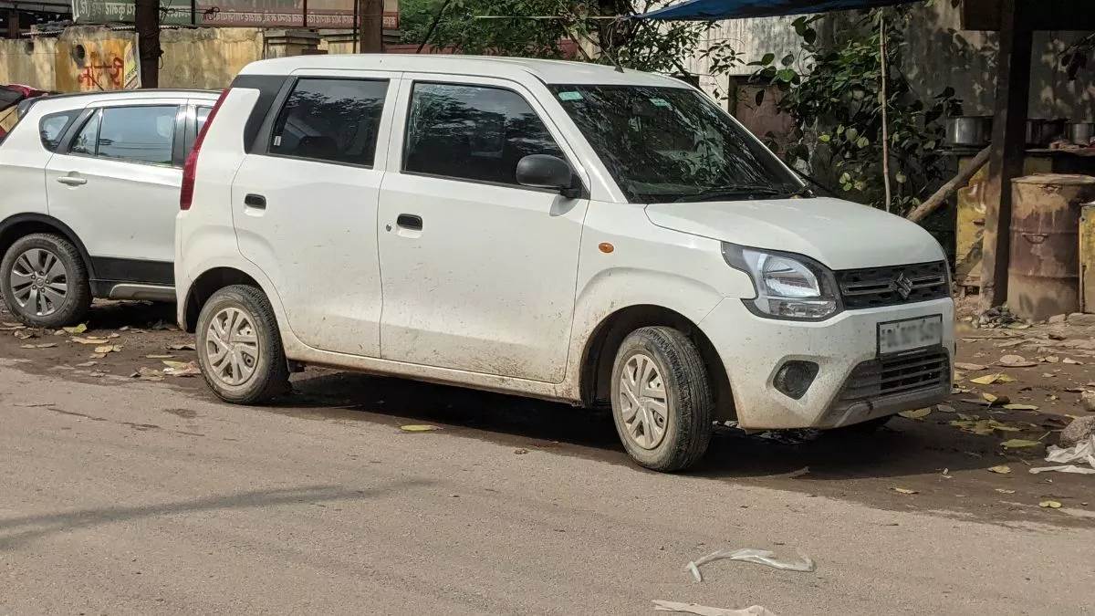 Black Film On Car सावधान! वाहनों के शीशे पर लगाई ब्लैक फिल्म, पुलिस