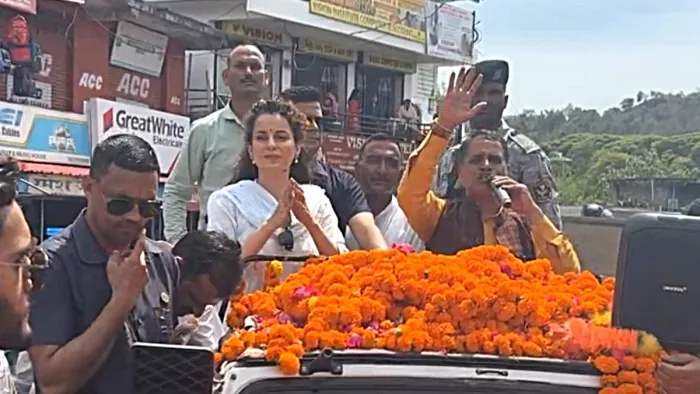 Kangana Ranaut: सरकाघाट में रैली के दौरान कंगना रनौत (Jagran File Photo)