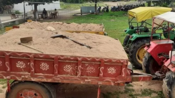 बालू से लदे अवैध ट्रैक्टर पकड़ने गए सीओ पर किया जानलेवा हमला (फाइल फोटो)