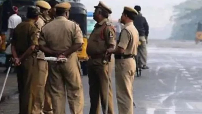 उत्तराखंड में पूर्णागिरि जा रहे श्रद्धालुओं पर मस्जिद की तरफ से पथराव। सांकेतिक तस्वीर।