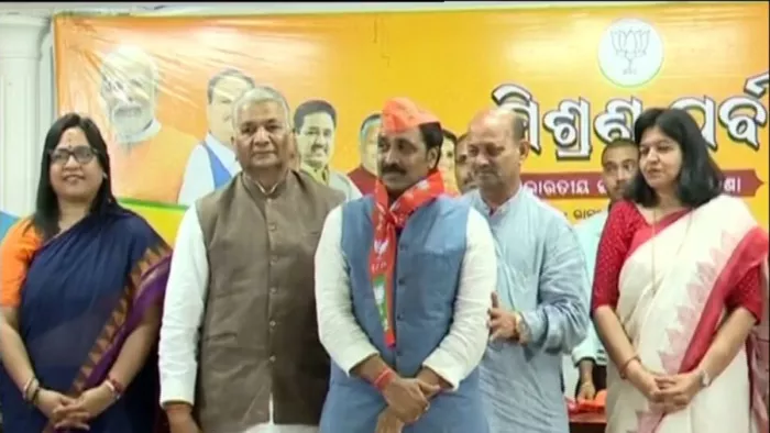 Lok Sabha Poll 2024: नवीन पटनायक को एक और झटका, अब इस नेता ने छोड़ी पार्टी; 'कमल' का थामा दामन