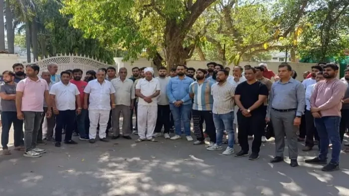 दिल्ली पुलिस में रिटायर्ड हेड कॉन्स्टेबल ने किया सुसाइड।