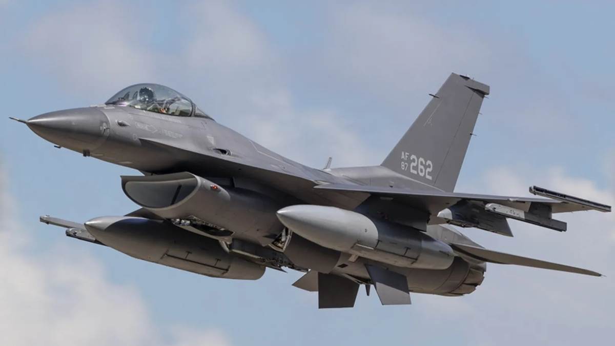 https://www.jagranimages.com/images/newimg/30032025/30_03_2025-fighter_jet_23908755.jpg