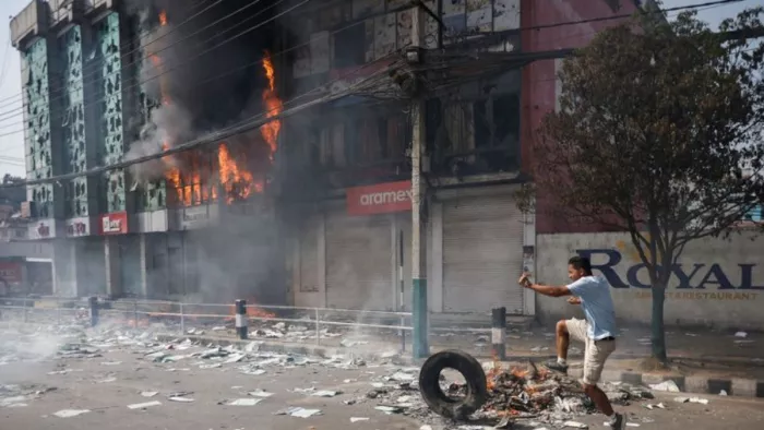 नेपाल में हिंसक प्रदर्शन पर सरकार हुई सख्त। ( फोटो- रॉयटर्स )