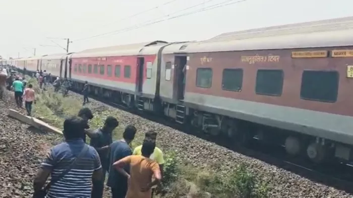 रिलीफ ट्रेन के तौर पर चलेगी संपर्क क्रांति। (जागरण)