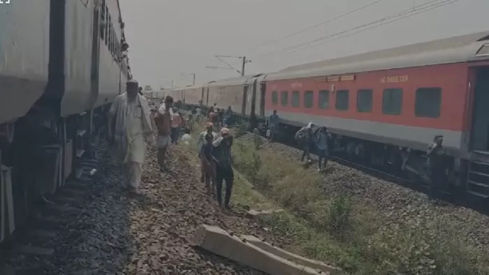 बेंगलुरु-कामाख्या एक्सप्रेस के 11 डिब्बे पटरी से उतरे