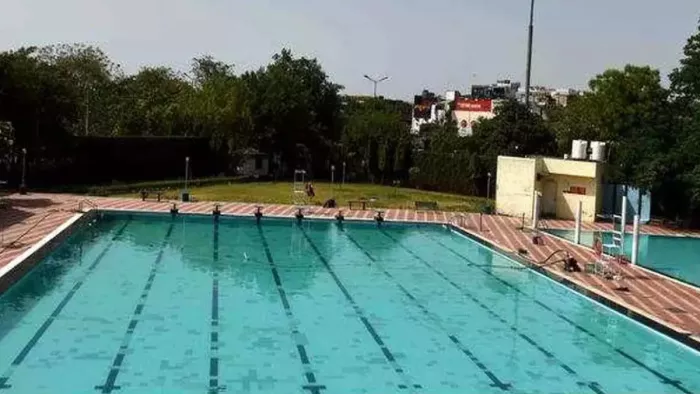 दिल्ली के 26 स्विमिंग पूल में 53 साल से एक भी नए लाइफ गार्ड की भर्ती नहीं।