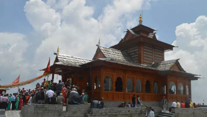 शिमला से 18 किलोमीटर की दूरी पर बना है तारादेवी माता का मंदिर