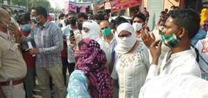 दिन-रात हो रहे अंतिम संस्कारों से परेशानी, जींद रोड स्थित श्मशान घाट के बाहर लगाया जाम