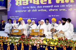 प्रकाश पर्व कार्यक्रम में जगीर कौर ने किया कीर्तन