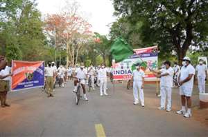 स्वस्थ रहने को जवानों लगाई दस किमी की साइकिल दौड़