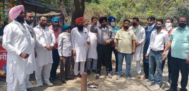 एसआइटी भंग करने के आदेश की कापियां फूंकी