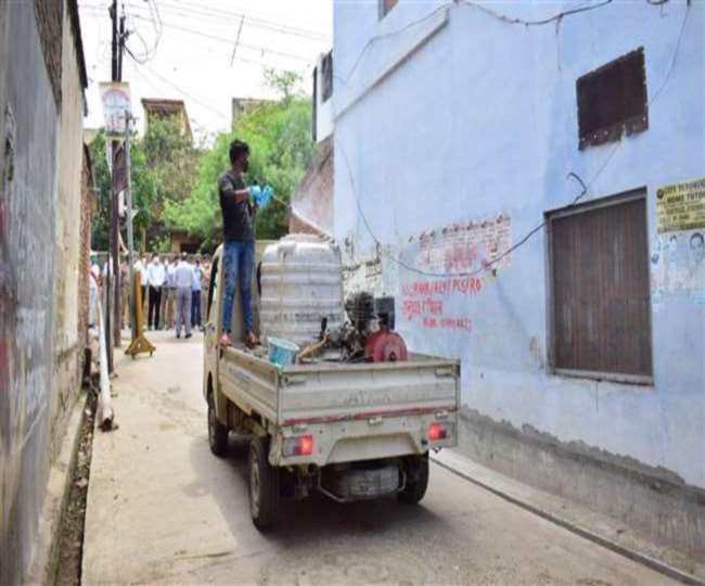 हेल्प डेस्क नगरनिगम के अधिकारियों और कर्मचारियों से समन्वय बना कर क्षेत्र को सैनिटाइज कराने में मदद कर रहे हैं।