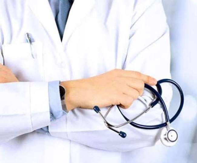 सिविल अस्पताल में कार्यरत कोरोना संक्रमित एनेस्थीसिया डाक्टर इरा बजाज ने एक मरीज को एनेस्थीसिया (बेहोशी का इंजेक्शन) दे दिया।