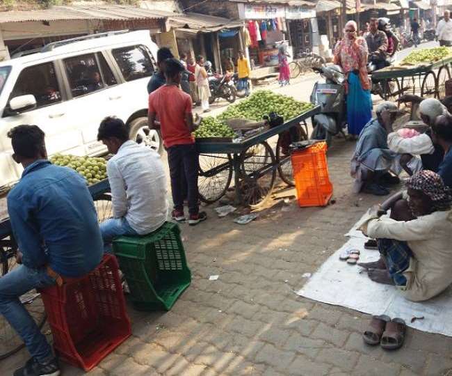 घनी आबादी वाले इलाकों अवैध कब्जों से लोग परेशान।