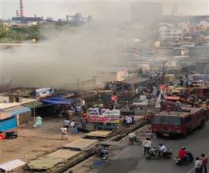 Fire Broken in Jamshedpur: जमशेदपुर के साकची बाजार के टीना शेड लाइन में लगी आग, चार दुकानें जली