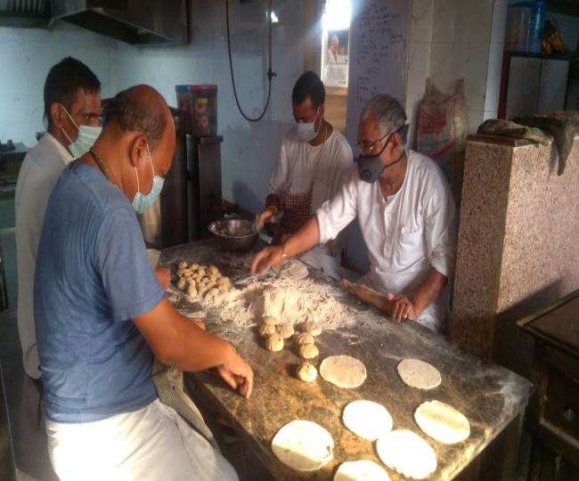 खाने में दो रोटी, चावल व दो सब्जी शामिल है।