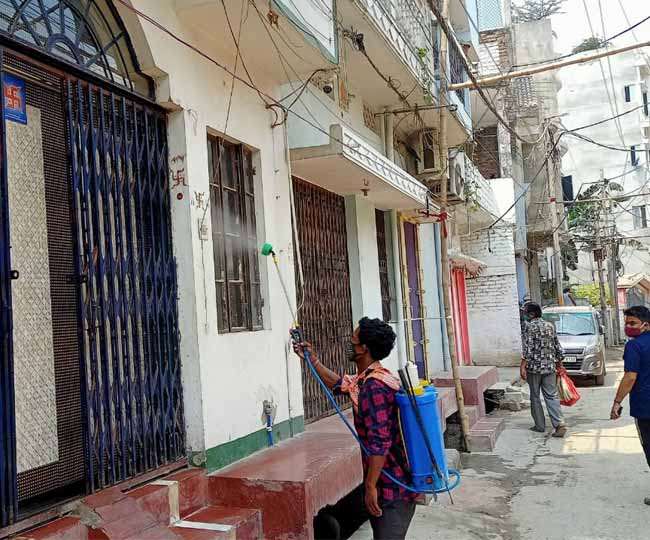 खगडिया में सैनिटाइजिंग का कार्य जारी है।