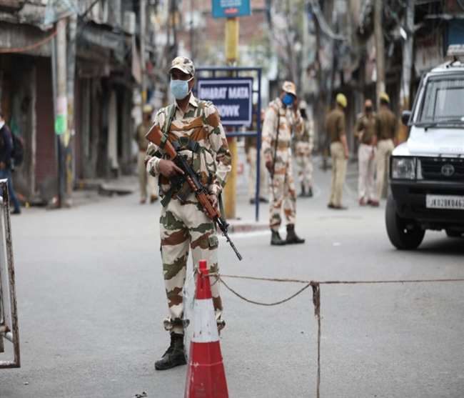 सोमवार सुबह सात बजे के बाद कोरोना कर्फ्यू खत्म होगा।