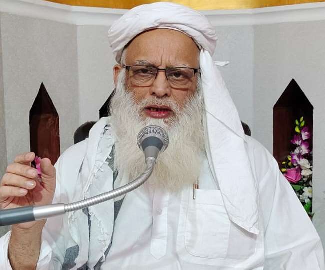 जामा मस्जिद में जुम्मे की नमाज के बाद संबोधित करते हुए शाही इमाम मौलाना हबीब उर रहमान लुधियानवी।