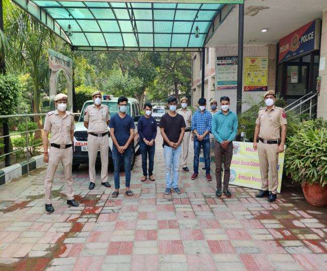 मालवीय नगर थाना पुलिस ने 5 लोगों को गिरफ्तार किया है।