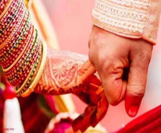 अब निमंत्रण कार्ड की जगह डिजिटल कार्ड ने ले लिया है।