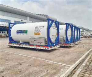 भारतीय वायुसेना द्वारा थाइलैंड से मालवाहक विमान के माध्यम से भारत लाए गए ऑक्सीजन टैंकर। फोटो साभार : ट्विटर