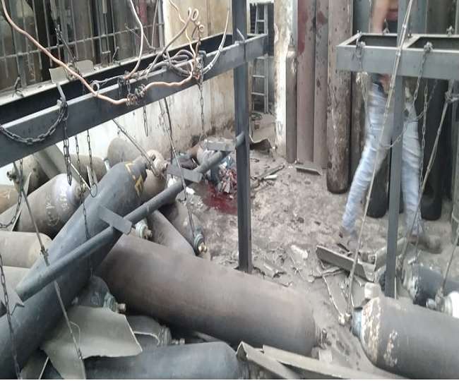 Oxygen cylinder Blast in Kanpur : कानपुर के पनकी ऑक्सीजन प्लांट में सिलेंडर फटने से एक की मौत, तीन घायल