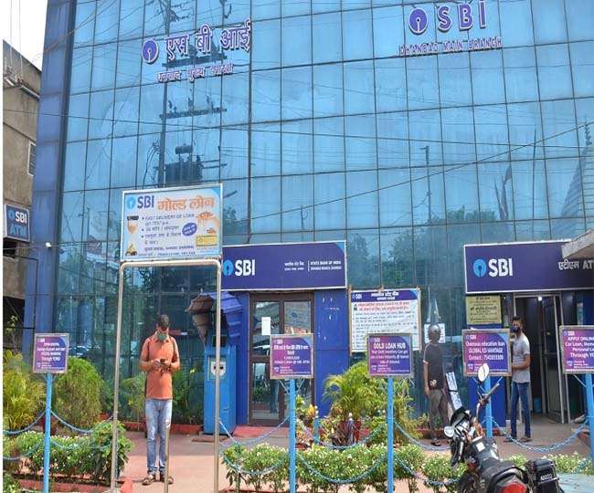 स्टेट बैंक ऑफ इंडिया धनबाद मेन ब्रांच कार्यालय ( फाइल फोटो)।
