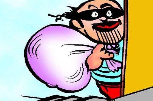 बेटी-दामाद समेत तीन के खिलाफ चोरी की प्राथमिकी। प्रतीकात्&zwj;मक फोटो