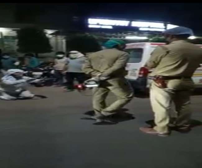 वीडियो में व्यक्ति पुलिस से आक्सीजन सिलिंडर दिलाने की गुहार लगाता दिख रहा है।