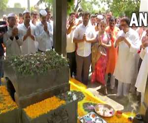 मनसे प्रमुख राज ठाकरे ने आज पुणे में संभाजी महाराज स्मारक का दौरा किया।