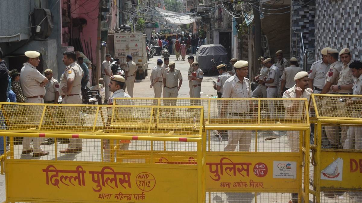 ncr delhi jahangirpuri murder after killing woman accused called home gave pistol to brother shirt recovered from mother