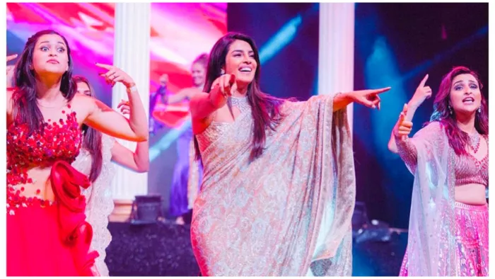 प्रियंका चोपड़ा और परिणीति चोपड़ा से Mannara Chopra की रहती है अनबन? (X Image)