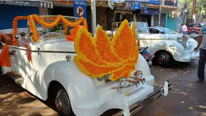 धनबाद से भाजपा प्रत्याशी ढुलू महतो रोल्स रॉयस से जाएंगे नामांकन भरने।