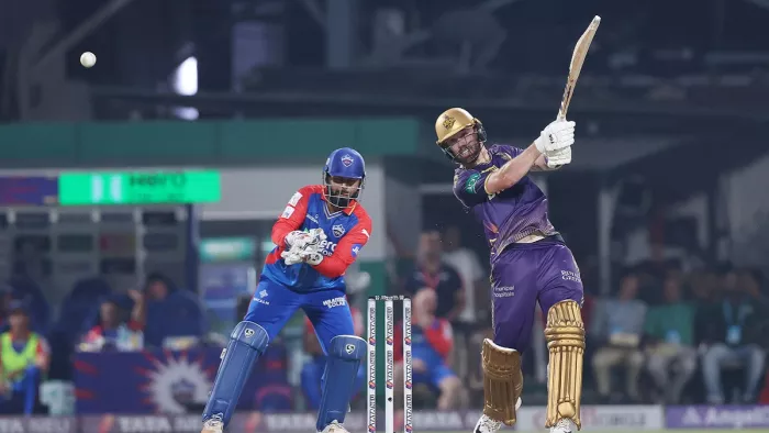 फिल सॉल्ट ने दिल्ली कैपिटल्स के गेंदबाजों के होश उड़ाए (Pic Credit - IPL X)