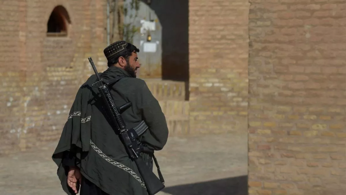 पश्चिमी अफगानिस्तान में हमला, नमाज के दौरान शिया मस्जिद में गोलीबारी, 6 नमाजियों की मौत